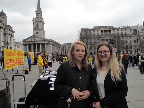 图5： 二零一八年三月二十四日，艾莉（Allie ，右）贝丝（Beth ）在伦敦特拉法加广场。