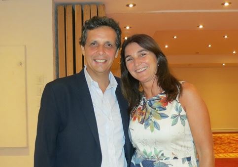 '图10：三月一日，阿根廷联邦审计署副署长阿尼巴尔·寇晖博尔（Anibal Kohlhuber）偕妻子妮瓦特·杜拉提（Neivete Duratti）观赏了神韵今年在阿根廷的首场演出。'