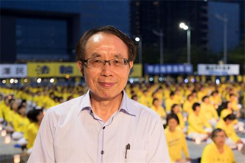 '图5：台湾中社社长、中兴大学资工系教授的廖宜恩专程来到活动现场表达支持，希望中共能垮台，中国人民能获得人权。'