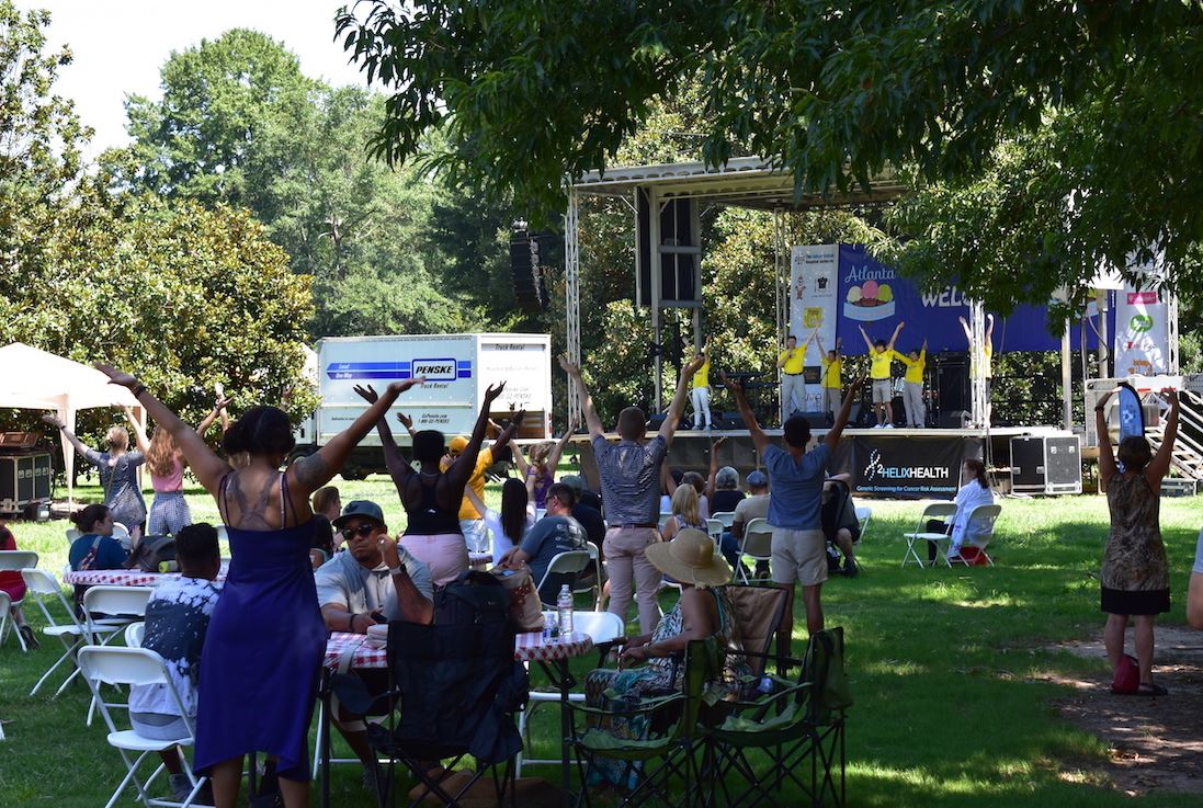 http://www.minghui.org/mh/article_images/2018-7-29-atlanta-ice-cream-festival_06.jpg