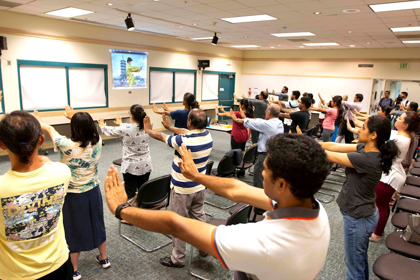 http://www.minghui.org/mh/article_images/2018-8-1-fremont-library_02.jpg