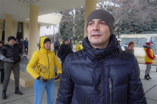 '图6：来自北高加索地区的卡拉斯诺达尔市（Krasnodar）的米哈伊尔讲述了自己炼功后的体悟和变化。'
