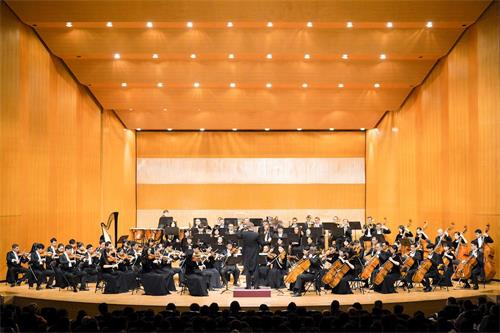 '图1：二零一九年十月二日，神韵交响乐团在新竹市文化局演艺厅演出，为今年的台湾巡演划下完美句点。'