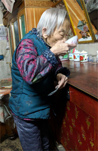安国强89岁的母亲