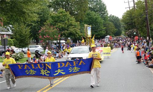 1～2：二零一九年九月二日是美国劳工节，法轮功学员参加了在邻近美国首都华盛顿的马里兰州肯辛顿（Kensington，MD）社区游行。