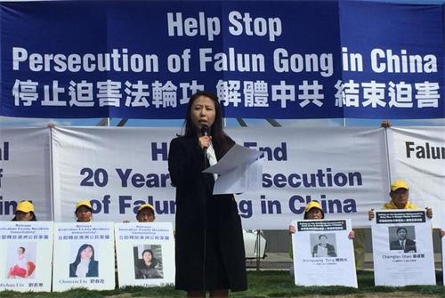 '图3：终止中共移植滥用国际联盟（ETAC）组织的发言人阮女士（Michelle Nguyen）在集会上发言。'