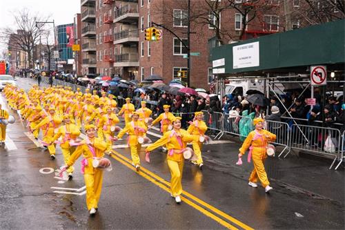 '图1～10：法轮功学员参加一年一度的纽约亚裔中国新年大游行'