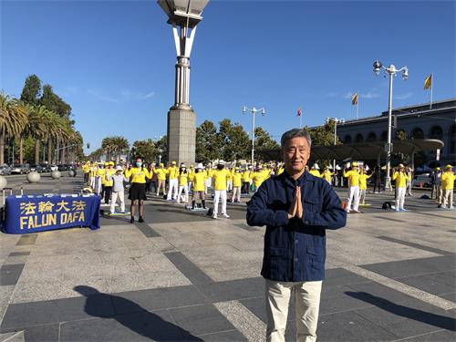 图7：韩裔法轮功学员姜昌求（Matthew Kang）用中文说：“谢谢师父！祝师父中秋节快乐！”