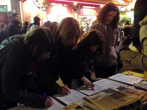 2017-2-19-minghui-falun-gong-london-chinatown-04--ss.jpg