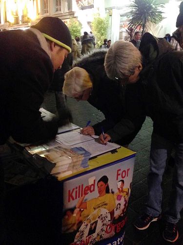 2017-2-19-minghui-falun-gong-london-chinatown-06--ss.jpg