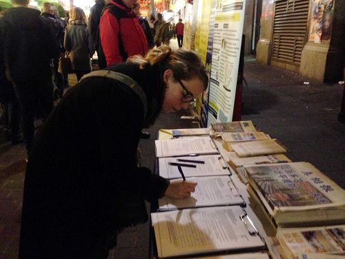 2017-2-19-minghui-falun-gong-london-chinatown-07--ss.jpg