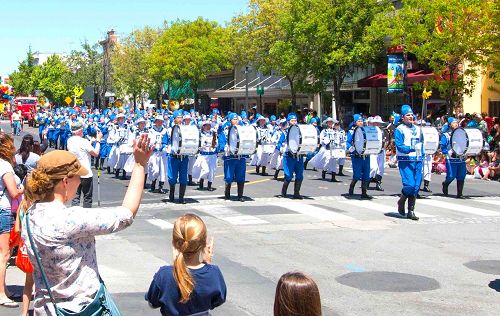 2017-4-29-ca-petaluma-parade_04--ss.jpg