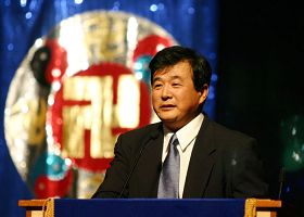 师父光临2004年华盛顿修炼心得交流会并讲法（图）