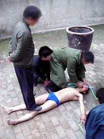 中国民主党反酷刑观察：水刑、秒饭、禁止排泄、死亡护理—中共酷刑害人手段举例