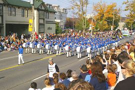 二零零七年十月八日，多伦多天国乐团参加在滑铁卢的感恩节游行