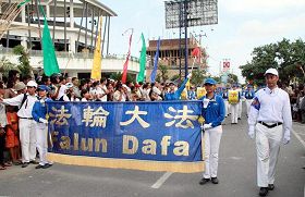 '亚太天国乐团参加印尼巴厘岛游行，备受欢迎'