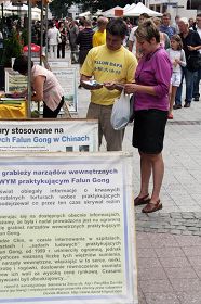 波兰法轮功学员在三连城开展为期两天的讲真相、介绍法轮功活动