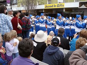 天国乐团应邀参加澳洲图文巴市花节