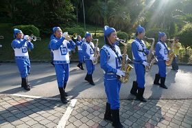 '天国乐团来到槟城植物公园演奏。'