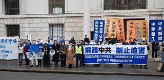 '伦敦中使馆前举行声援三退集会'