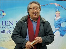 启明大学名誉教授(声乐家)柳忠烈教授