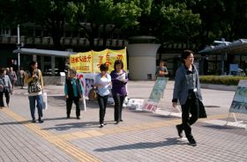 法轮功学员在名古屋市的最繁华地段设立真相点