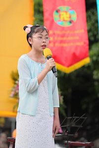 '翁小妹感谢大法指导她要做好人，遇事用“真善忍”来衡量。'