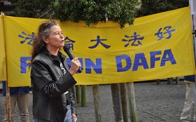 '大赦国际新西兰发言人玛格丽特·泰勒（Margaret Taylor）表示：“中共政府违反了国际人权条例，我们强烈要求中国政府立即释放被关押的法轮功学员。”'