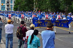 天国乐团参加大多伦多士嘉堡市举行的国庆日游行