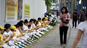 '印尼雅加达法轮功学员举办七二零烛光守夜'