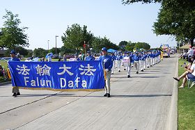 由德州三个城市法轮功学员组成的天国乐团