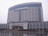 龙口市610就在龙口市市政府6楼,总计4个办公室,一个610主任办公室,两个副主任办公室,一个610办公室。