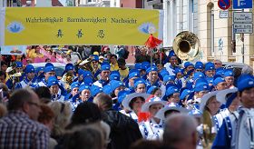 欧洲天国乐团第一次参加比勒费尔德多元文化节大游行