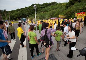 希望大陆游客把真相都带回大陆去