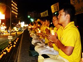 以烛光悼念遭中共迫害致死的中国大陆法轮功学员
