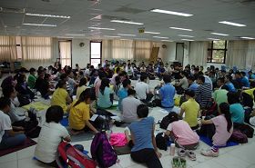 来自台湾各地的法轮大法青年修炼者齐聚一堂，分享各自在修炼上的心得体会