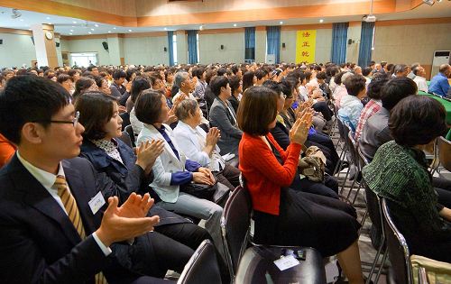 '二零一三年韩国法会在中部地区俗离山的Youth