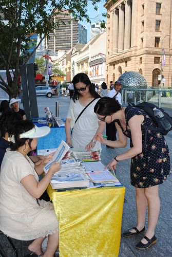 澳洲民众签名支持法轮功学员制止迫害