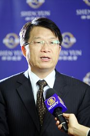 台南市副市长颜纯左表示，神韵晚会非常精湛，赋予人们的就是一种感动。