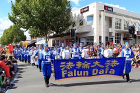 法轮功学员参加澳洲班迪戈复活节大游行