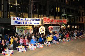 '墨尔本部分法轮功学员在市政广场举行烛光纪念活动'