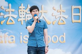 二十七岁的陈宪琦，表示自己在十五岁时因看到邻居悬挂的法轮大法布条而走入修炼