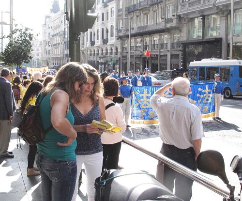 2014-10-10-minghui-falun-gong-spain-02--ss.jpg