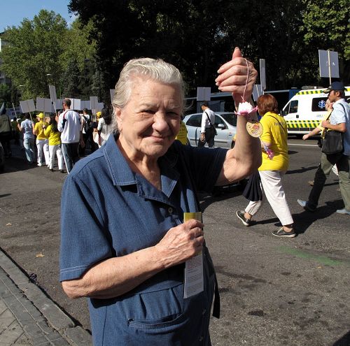 2014-10-10-minghui-falun-gong-spain-04--ss.jpg