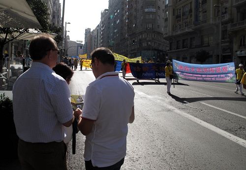 2014-10-10-minghui-falun-gong-spain-11--ss.jpg