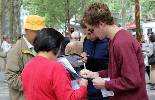 2014-10-26-minghui-falun-gong-melbourne-04--ss.jpg