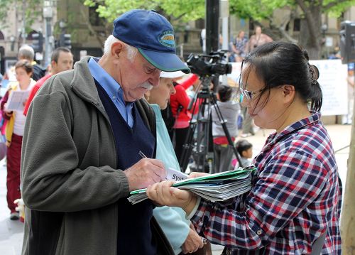 2014-10-26-minghui-falun-gong-melbourne-06--ss.jpg