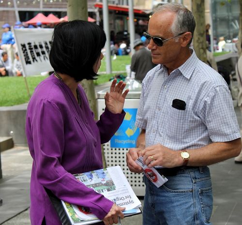 2014-10-26-minghui-falun-gong-melbourne-08--ss.jpg