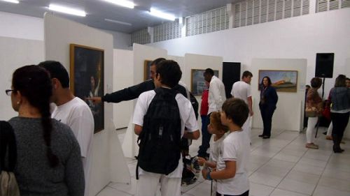 巴西圣保罗州Vinhedo市民参观真善忍美展