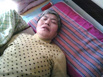 辽宁抚顺市法轮功学员杜景琴女士，遭四年，遭残酷冤狱折磨，身心受到巨大伤害，至今卧床不起。